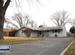 186 Queenswood Rd, Bolingbrook, IL 60440