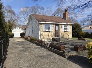 9 Inwood Ave, Selden, NY 11784