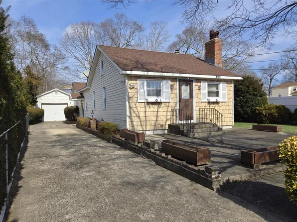 9 Inwood Avenue, Selden, NY 11784