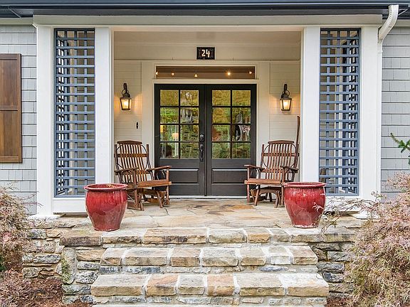 4th image of 24 Chloe Ln