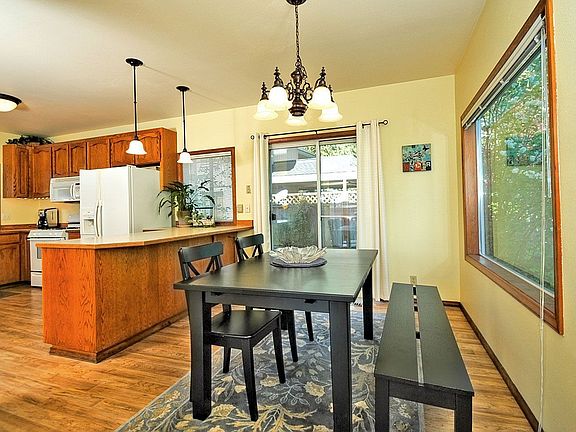 4th image of 3707 NE 153rd St