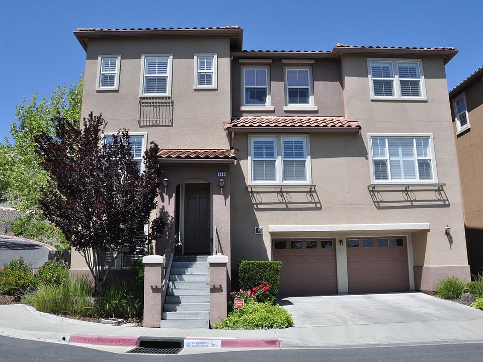 1st image of 748 Portofino Pl