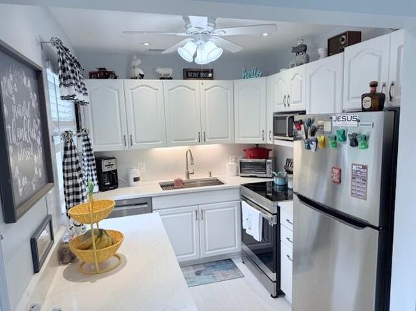 64 Oakridge E, Deerfield Beach, FL 33442