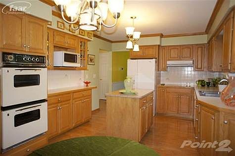 3rd image of 723 Boutell Dr