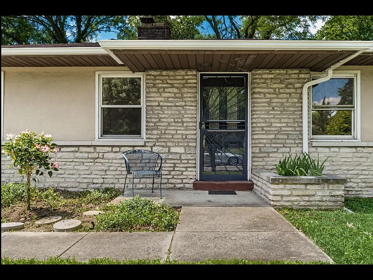 59 N Ashburton Rd — Photo 3