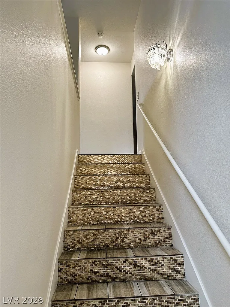 3 bed, 2.0 bath, 1261 sqft, $1,695 — Photo 2