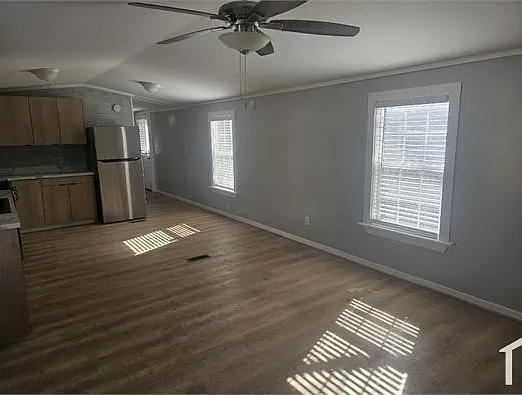 3 bed, 1100 sqft, $1,275 — Photo 2