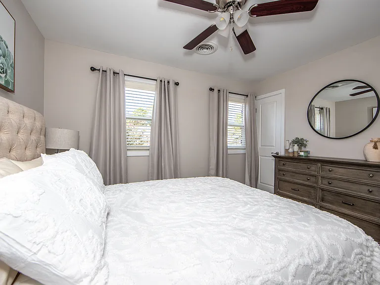 Crystal Lakes Apartments — Photo 16