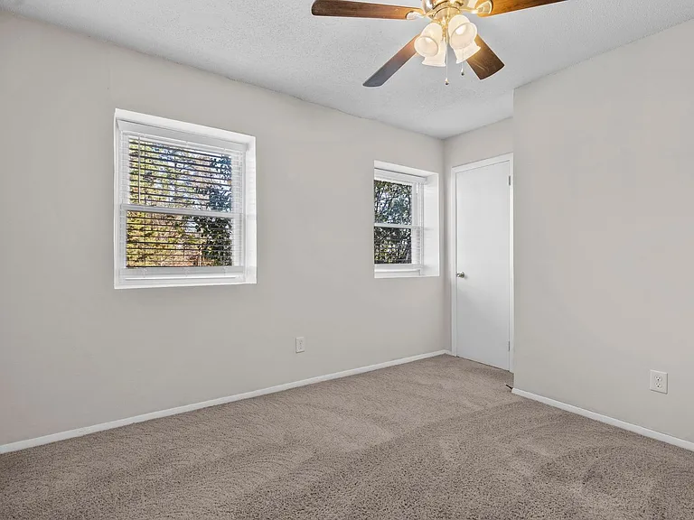 300 E McPherson Dr — Photo 20