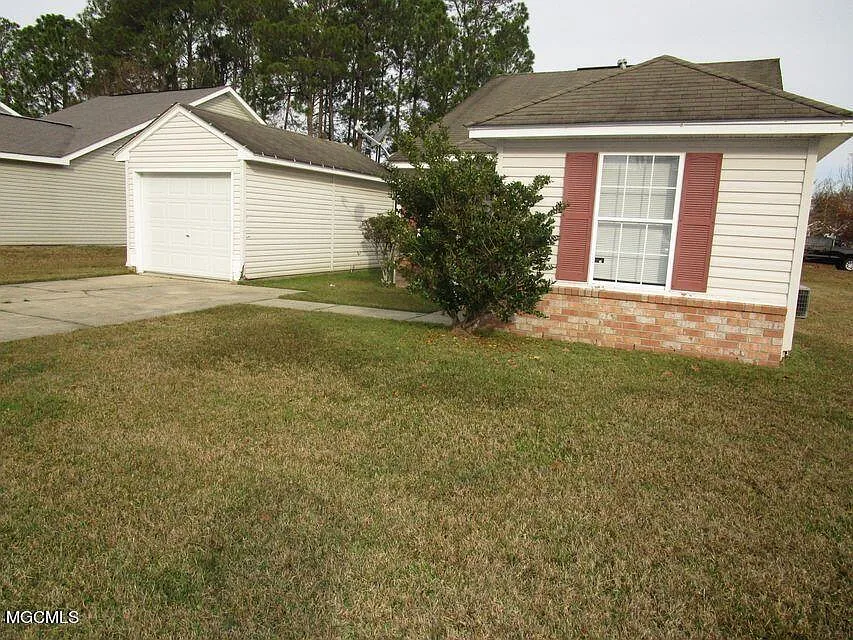 2 bed, 2.0 bath, 968 sqft, $1,200 — Photo 2