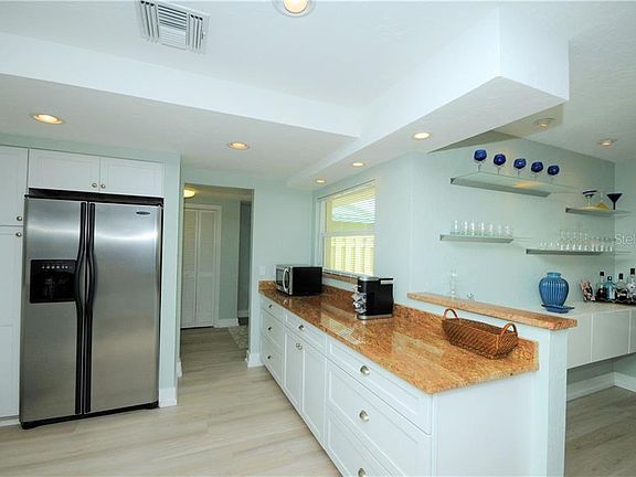4th image of 3212 Brockton Ln #612