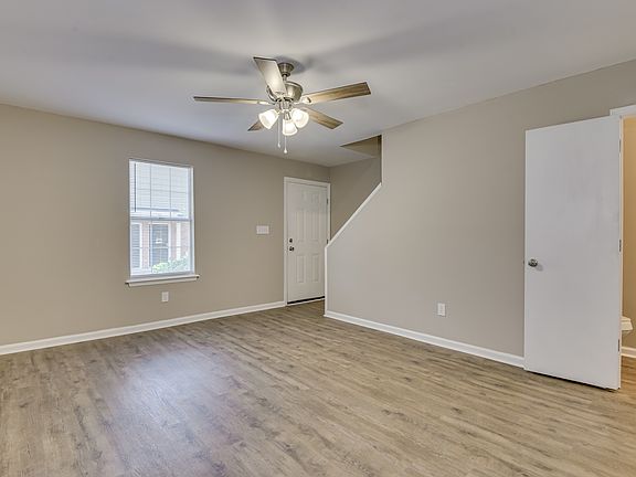 4th image of 120 Chalet North Ct #140