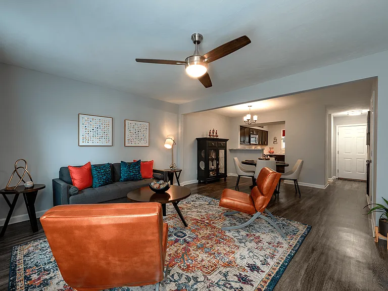 Galleria Pointe Apartments and Townhomes — Photo 2