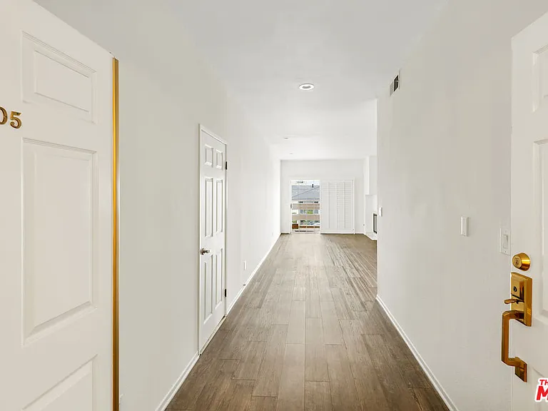1800 Butler Ave #105 — Photo 2