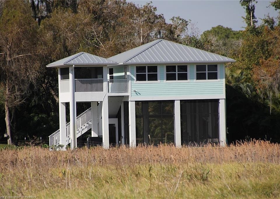 1st image of 611 Lakesedge Dr