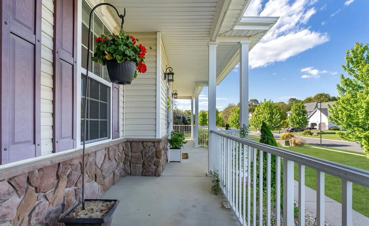 4 bed, 2.5 bath, 3089 sqft, $3,900 — Photo 4