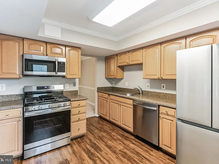 5335 Lake Cove Ct — Photo 8