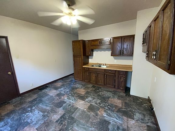 4th image of 608 Plum St