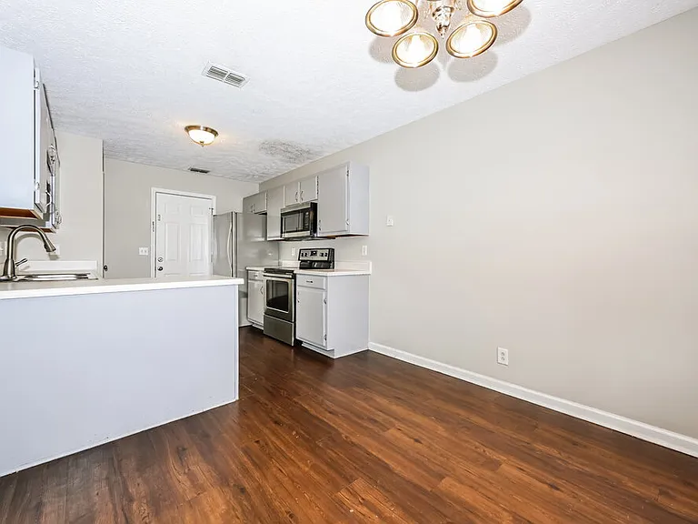2911 Boyle Ct — Photo 6