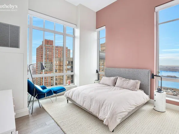 200 East 95th Street image 4 of 14