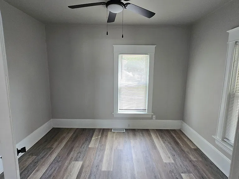120 Bowen St — Photo 4