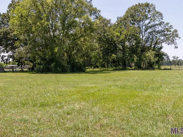 6113 Rougon Rd, Port Allen, LA 70767