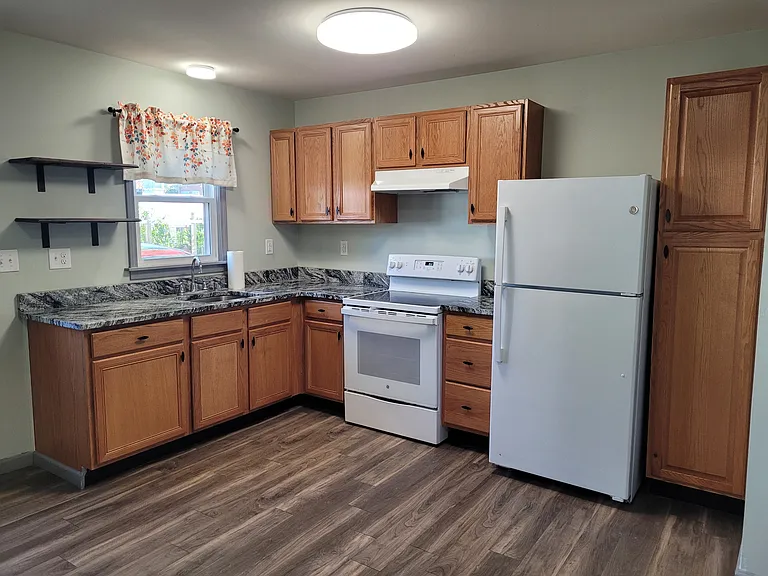 127 Boston Ct — Photo 9