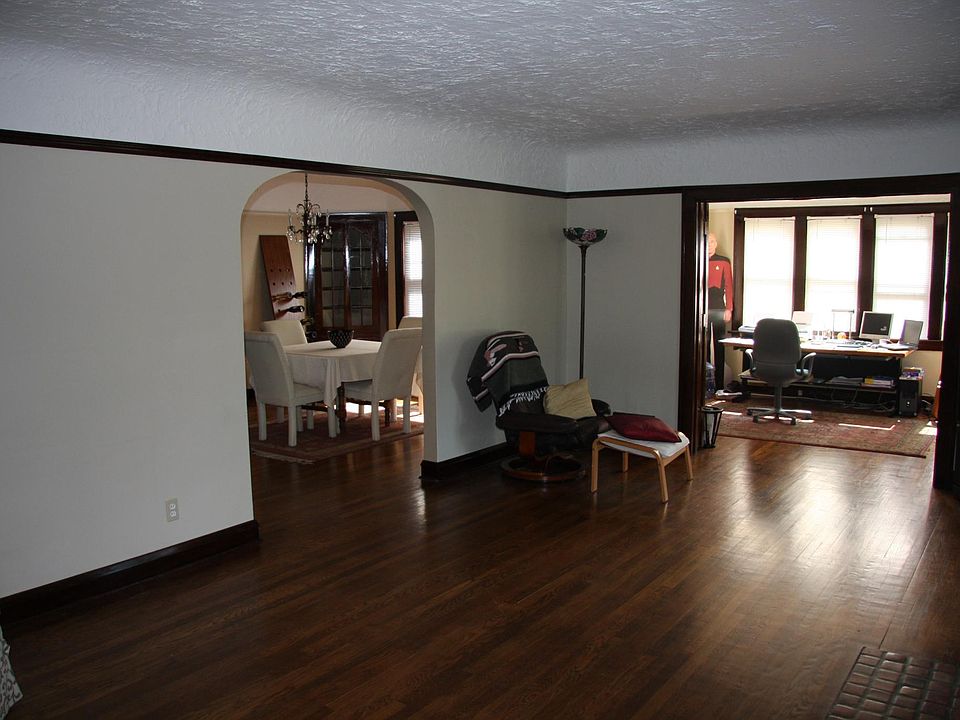hardwood floor- living room 