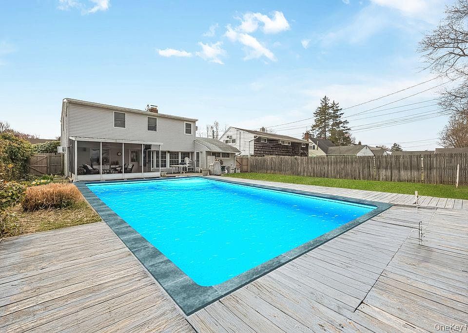 1st image of 95 Elm Drive N
