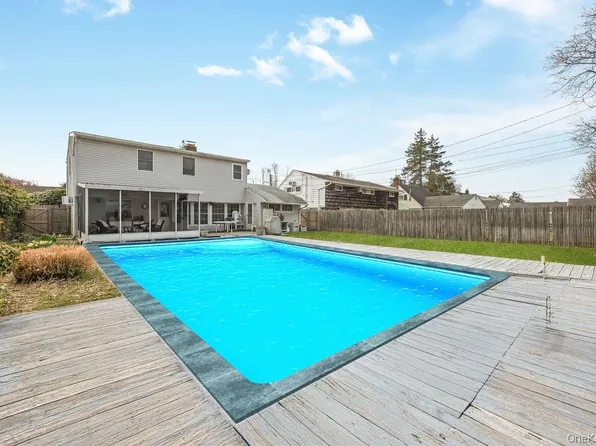 95 Elm Drive N, Levittown, NY 11756