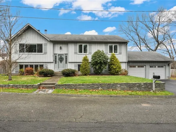 11 Genoa St, North Providence, RI 02904