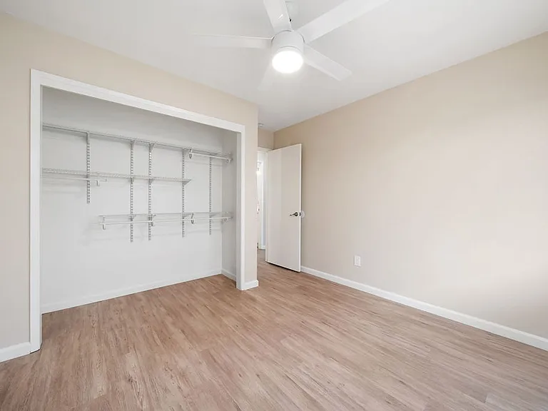 251 S 16th St — Photo 11