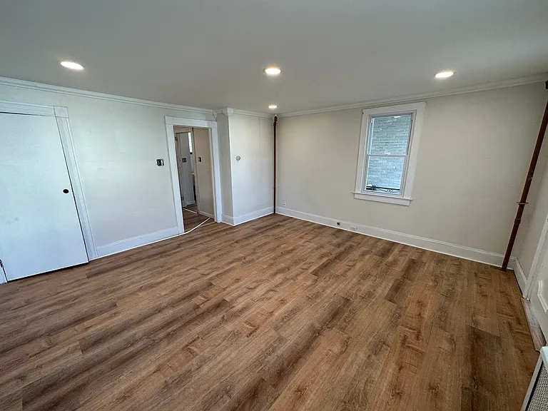 305 Powell Ave — Photo 9