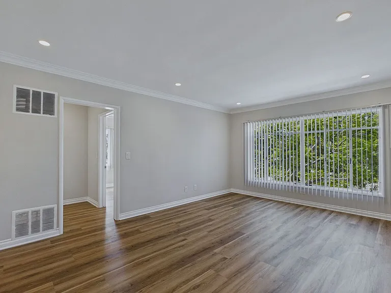 1900 Huntington Dr — Photo 9