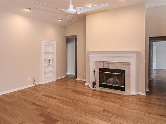 4th image of 6386 Lakearbor Dr