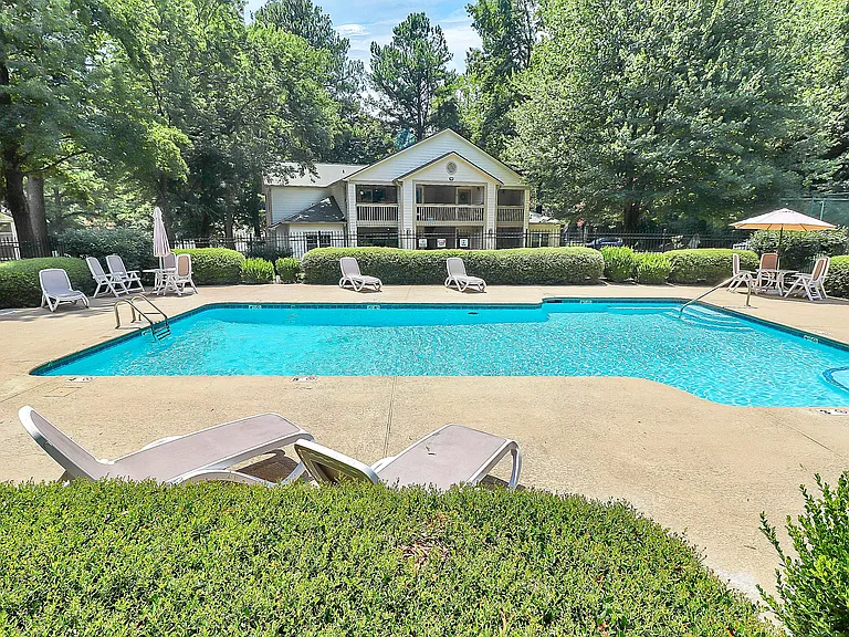 1001 Churchill Downs Ct #J — Photo 29