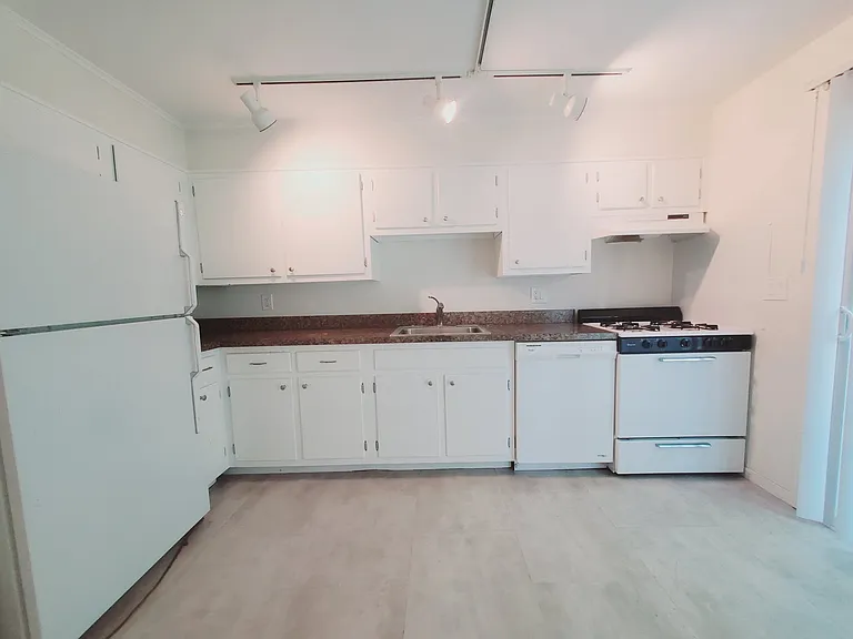 15 Elmwood St — Photo 1
