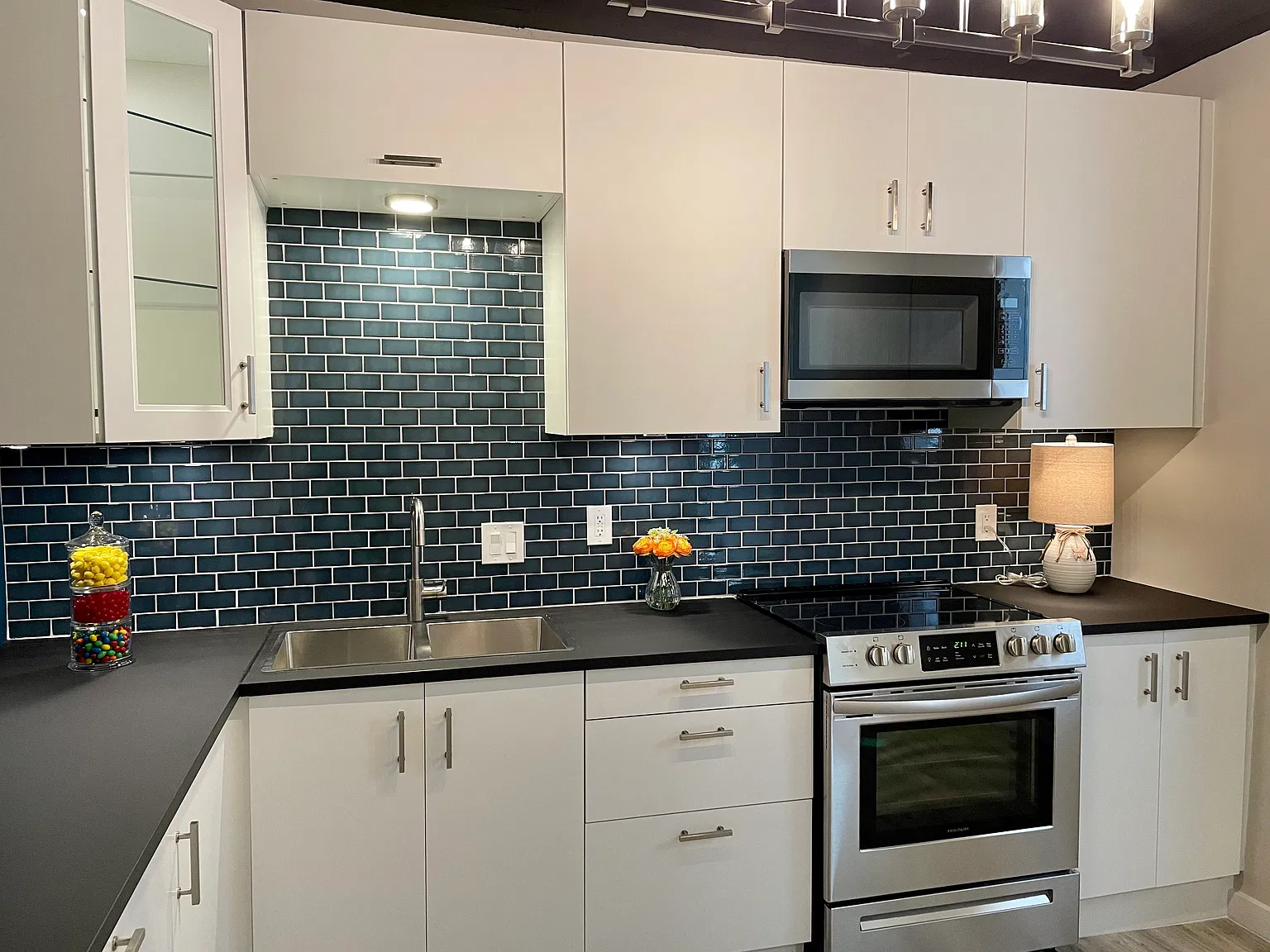 1 bed, 850 sqft, $1,800 — Photo 4