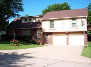 610 Tanglewood Dr, Saint Joseph, MO 64506