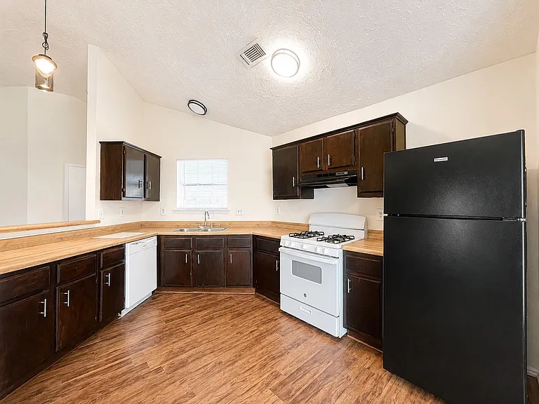 16703 Gold Bridge Ct — Photo 3