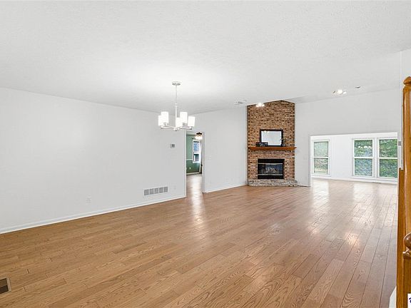 5th image of 246 Saint Andrews Rd