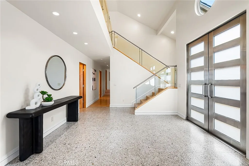 4 bed, 6.0 bath, 3649 sqft, $30,000 — Photo 2
