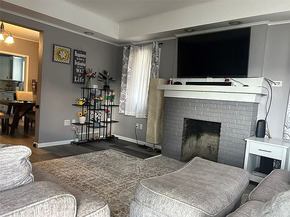 4th image of 3022 Washington Ave