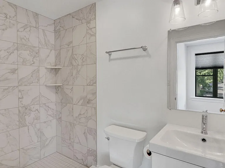 162 Allen St #4 — Photo 9