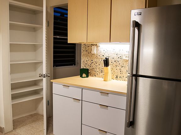 Kitchen
Large pantry