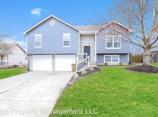 117 E Calico Dr, Raymore, MO 64083