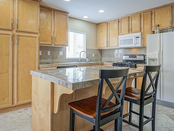 004_Kitchen