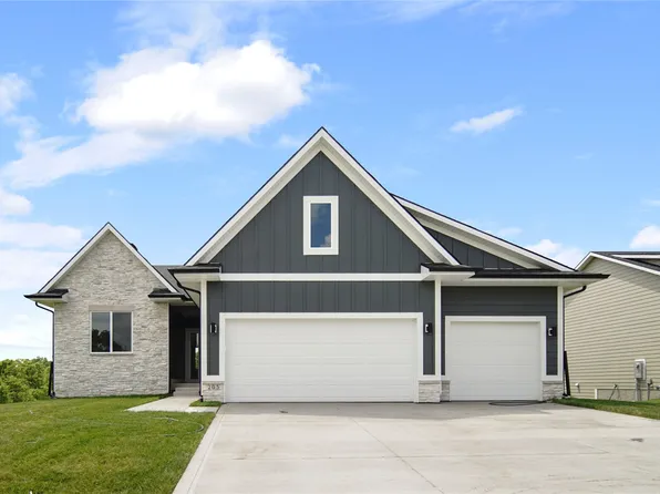 205 Timberview Cir, Pella, IA 50219