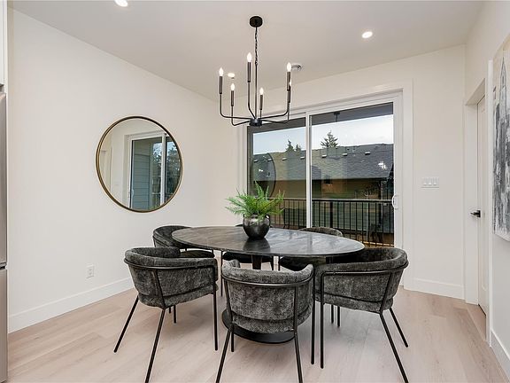 5th image of 960 Jenkins Ave #117