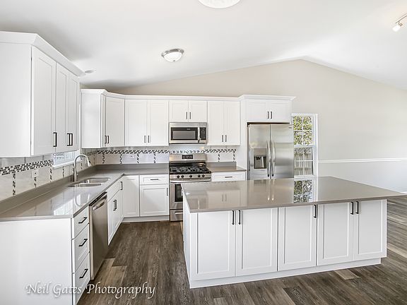 5th image of 6 Asbury Ct